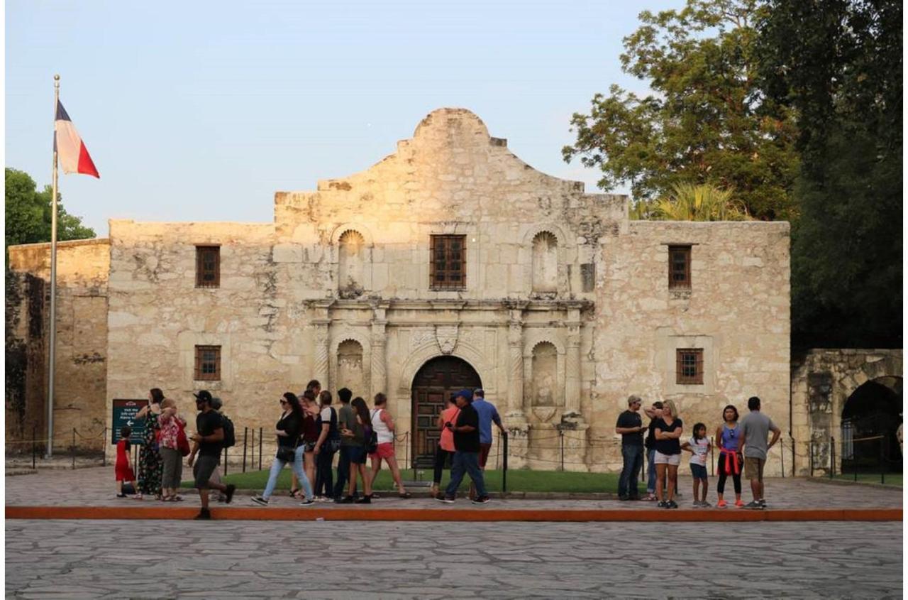 Adorable 2Br Guesthouse Close To Riverwalk And Dt San Antonio Room photo
