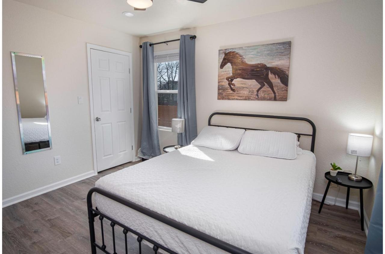 Adorable 2Br Guesthouse Close To Riverwalk And Dt San Antonio Room photo