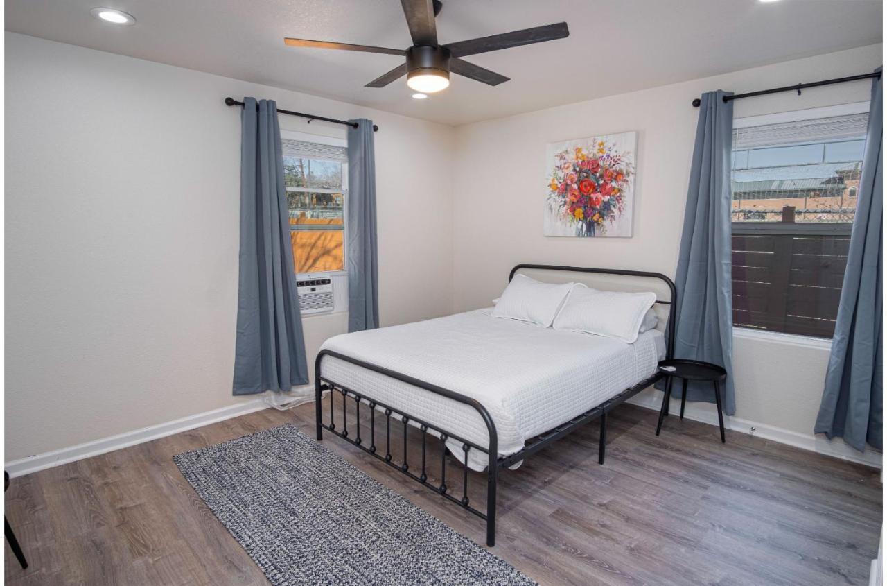Adorable 2Br Guesthouse Close To Riverwalk And Dt San Antonio Room photo