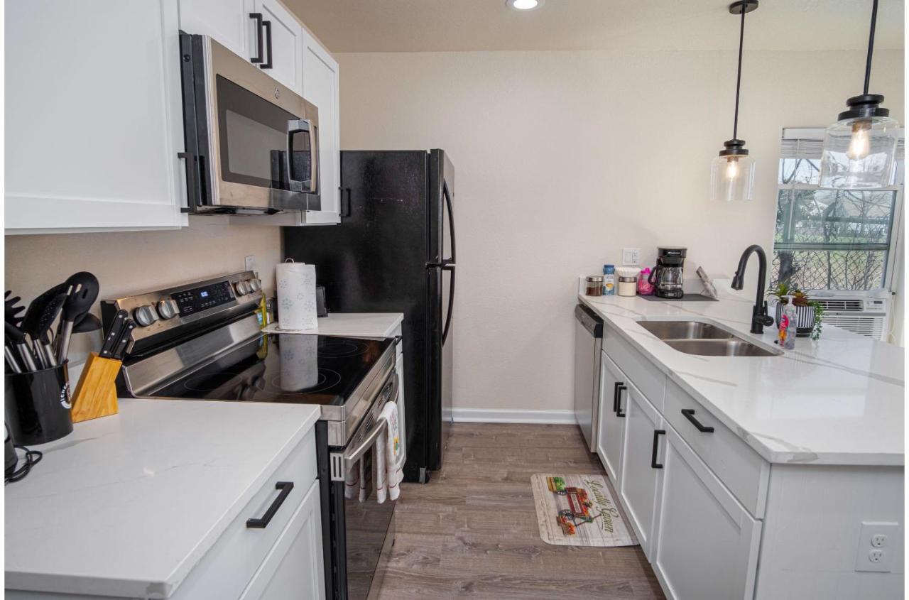 Adorable 2Br Guesthouse Close To Riverwalk And Dt San Antonio Room photo